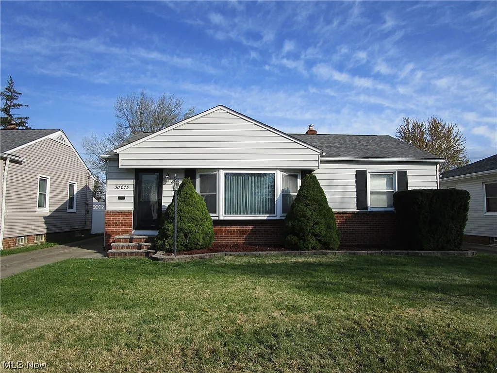 30075 Truman Ave photo 1