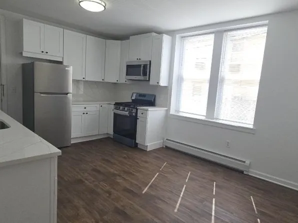 18 E 17th St APT 1R, Bayonne, NJ 07002