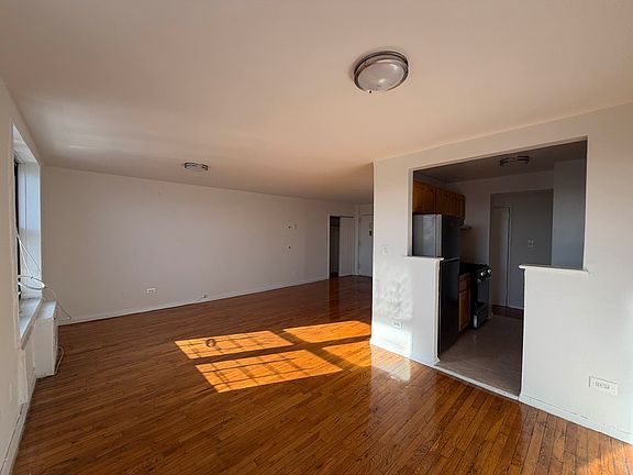 3rd image of 3255 Randall Ave APT 2J