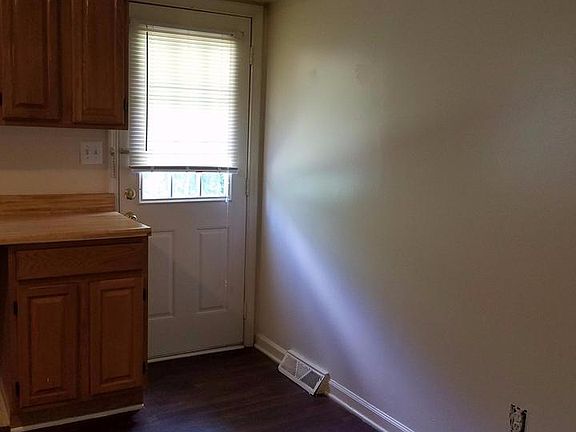 5th image of 13 Overbrook Dr