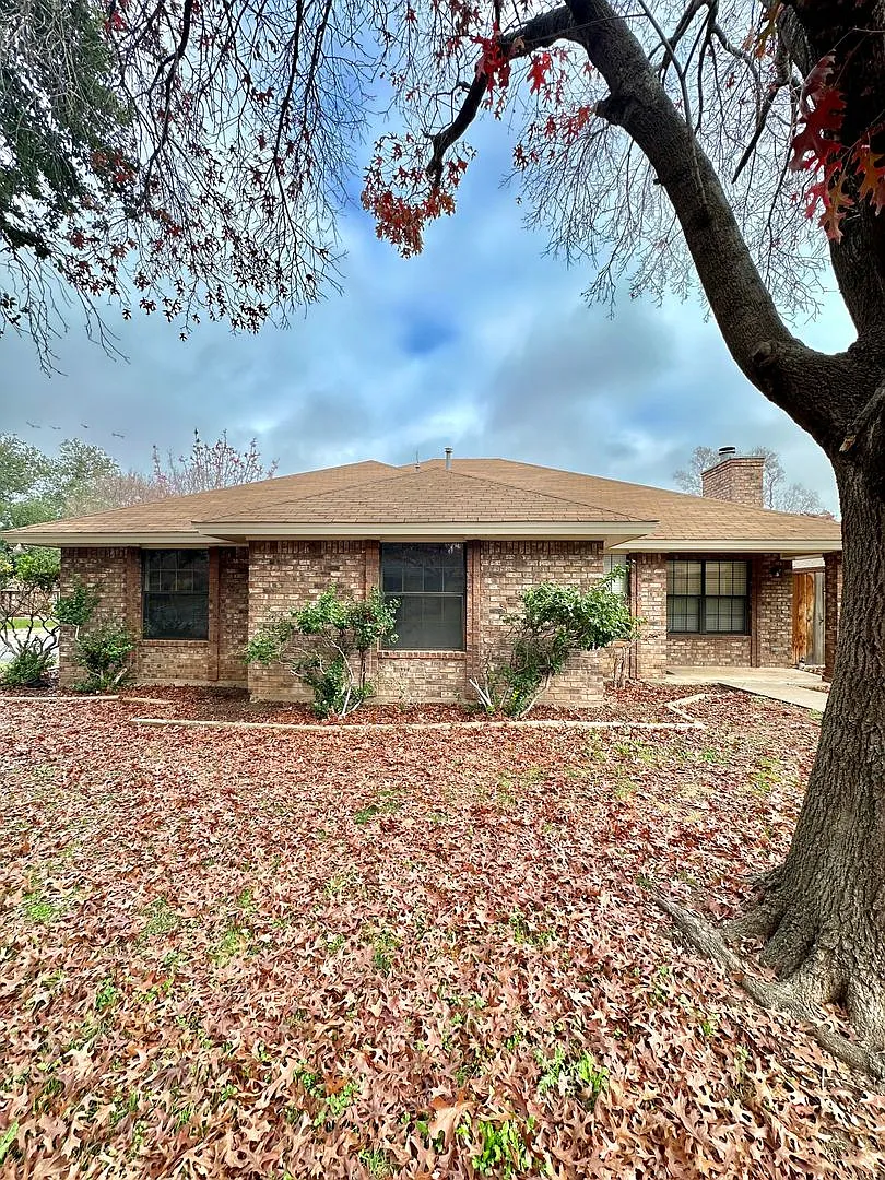 Coming Soon | Spacious Home In The Southland Neighborhood! — Photo 2