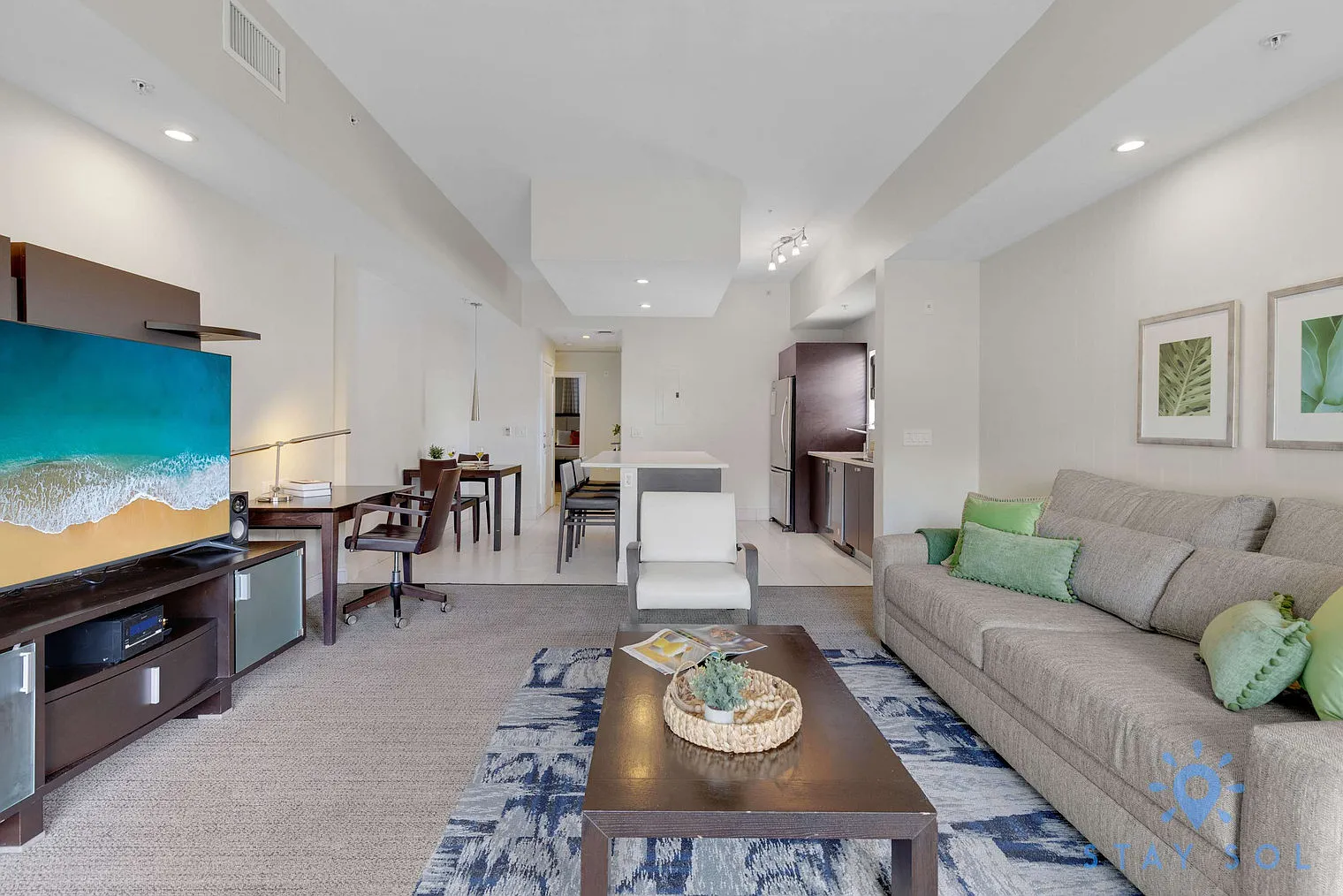 1 bed, 2.0 bath, 990 sqft, $4,456 — Photo 3