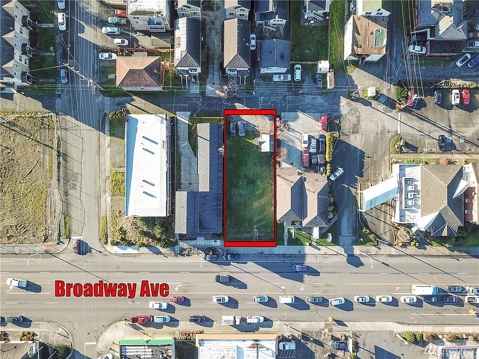2nd image of 3122 Broadway