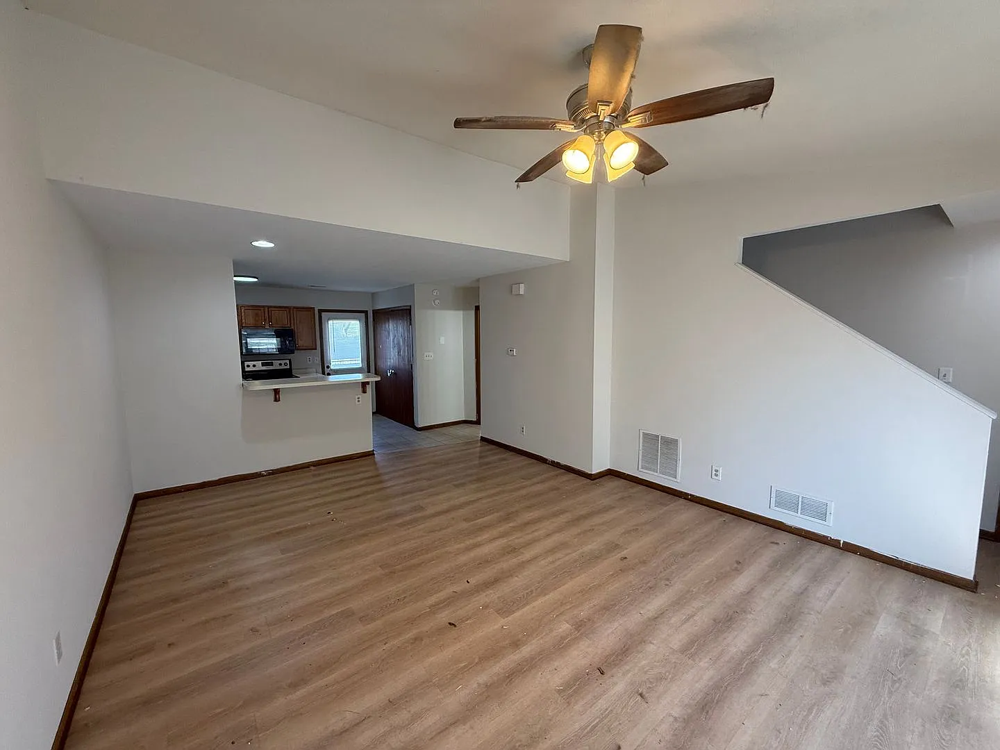 Super cute 3 bedroom duplex — Photo 4