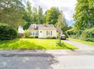 16 Hillside Dr, Wynantskill, NY 12198