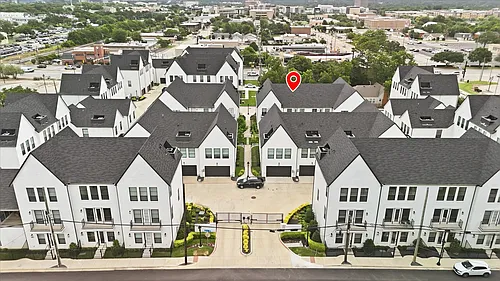 131 Garden Ct E Photo 1