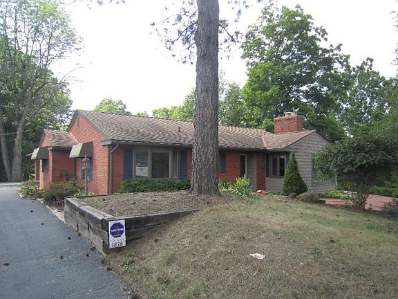 2nd image of 1676 State Route 60