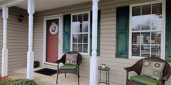 2nd image of 927 Lauren Glen Dr
