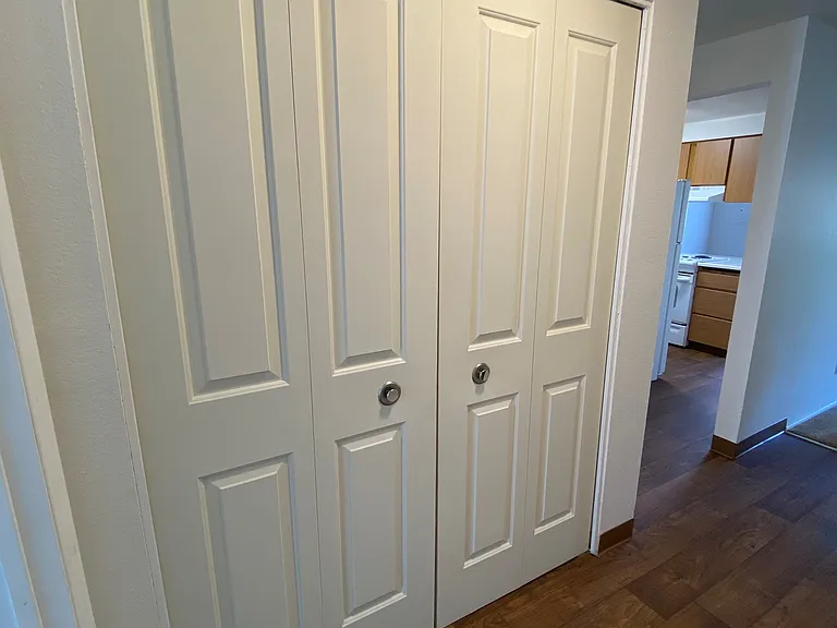 Willow Creek Apartments — Photo 36
