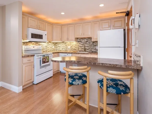 23 Davis Rd APT B1, Acton, MA 01720