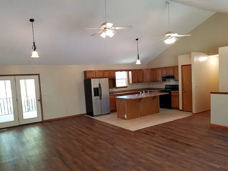 2305 Primrose Dr — Photo 5