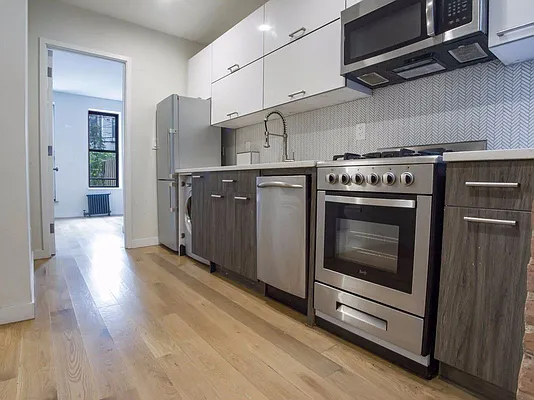 Rented by LDMI Realty Group LLC | media 34