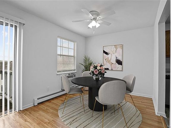 3rd image of 18 Lexington Hl Unit 3
