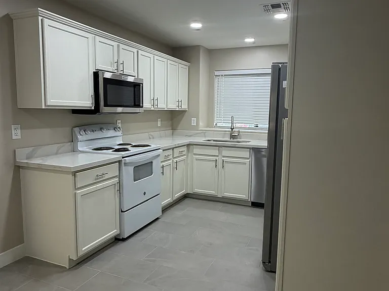17737 W Hearn Rd — Photo 4