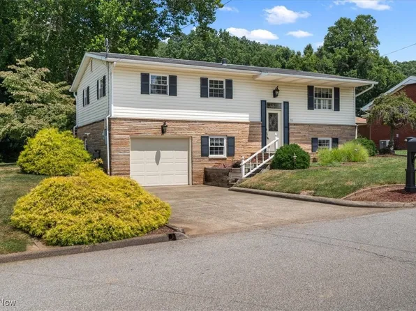 1711 28th St, Vienna, WV 26105