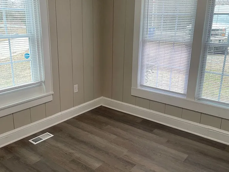 4891 Doris St — Photo 11
