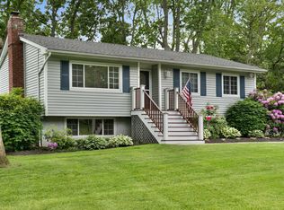 6 Wenmore Ln, Pt Jefferson Station, NY 11776