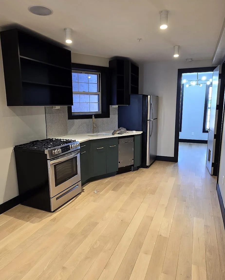 2 bed, $2,700 — Photo 1
