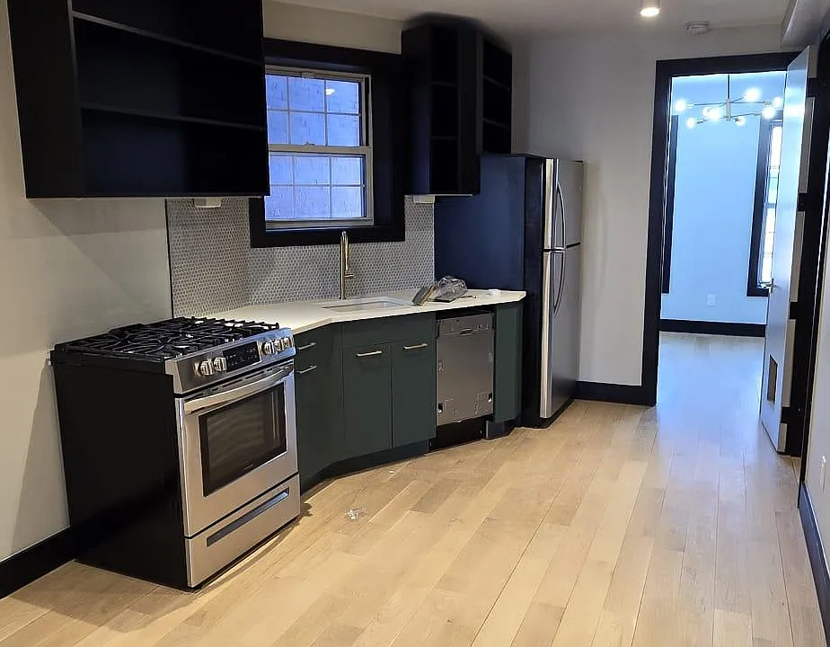 41 Van Wagenen Ave #4B