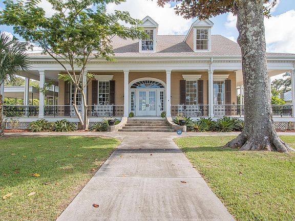 2nd image of 709 E Scenic Dr