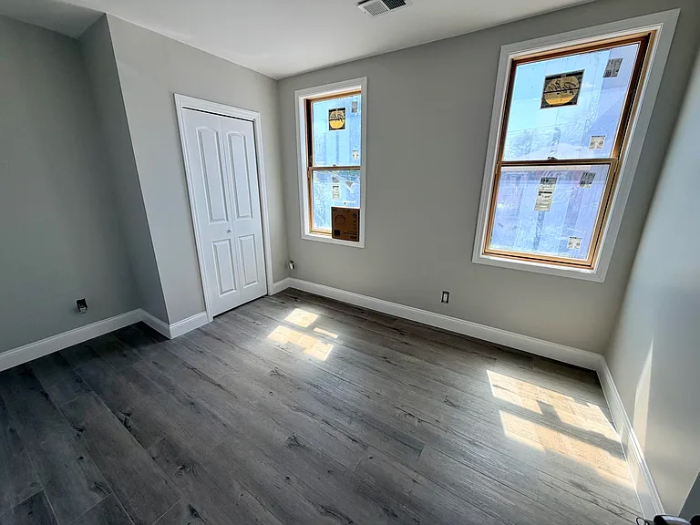 341 Grosvenor Ave #2 — Photo 21