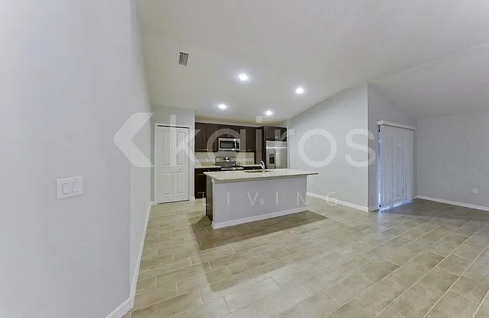 4 bed, 2.0 bath, 1732 sqft, $2,225 — Photo 4