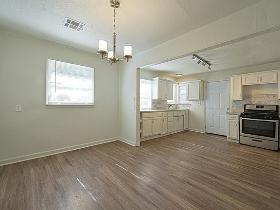 5th image of 2938 SW 20th St