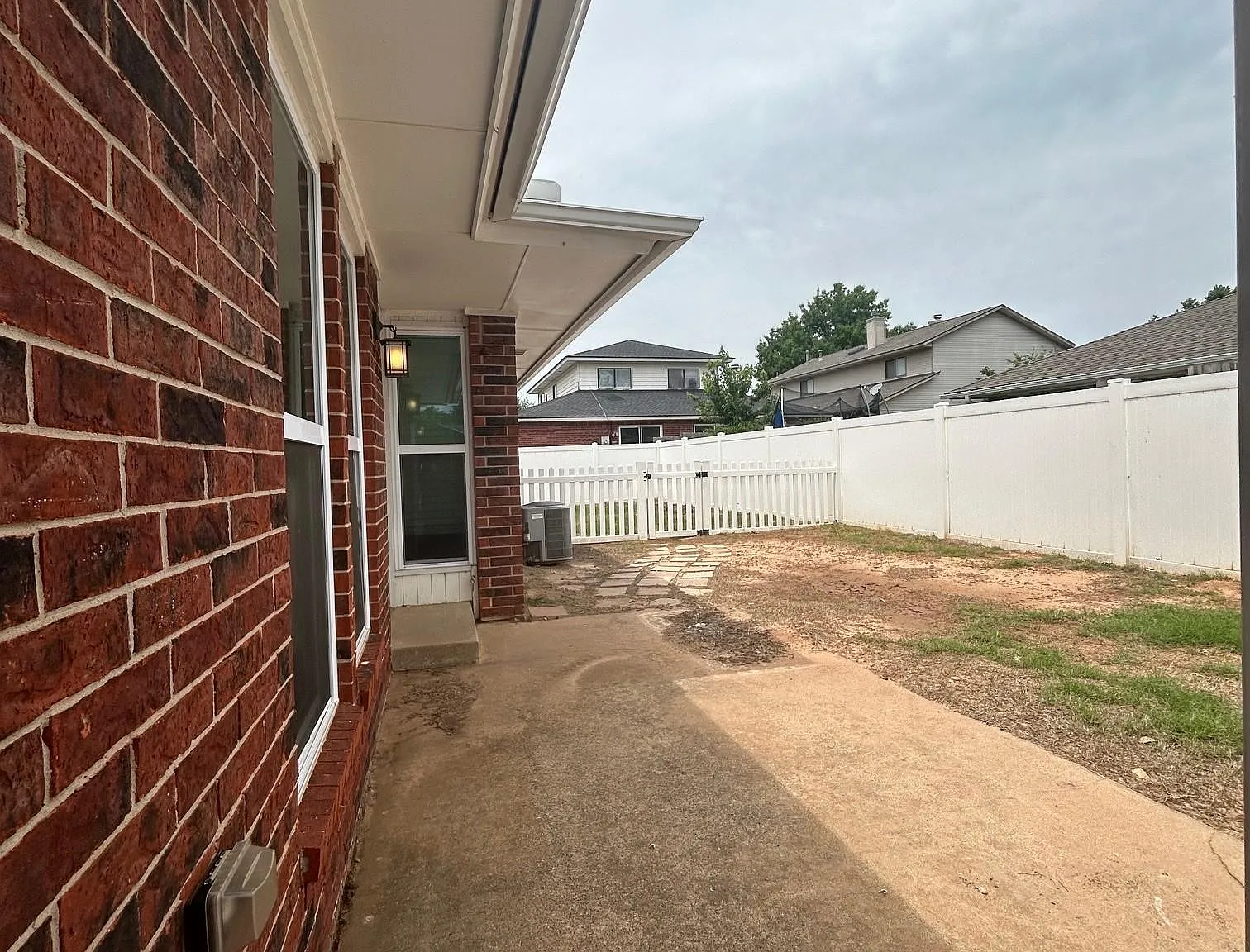 3 bed, 1250 sqft, $1,400 — Photo 2