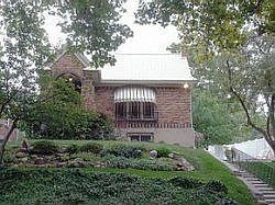 1st image of 554 De Soto St