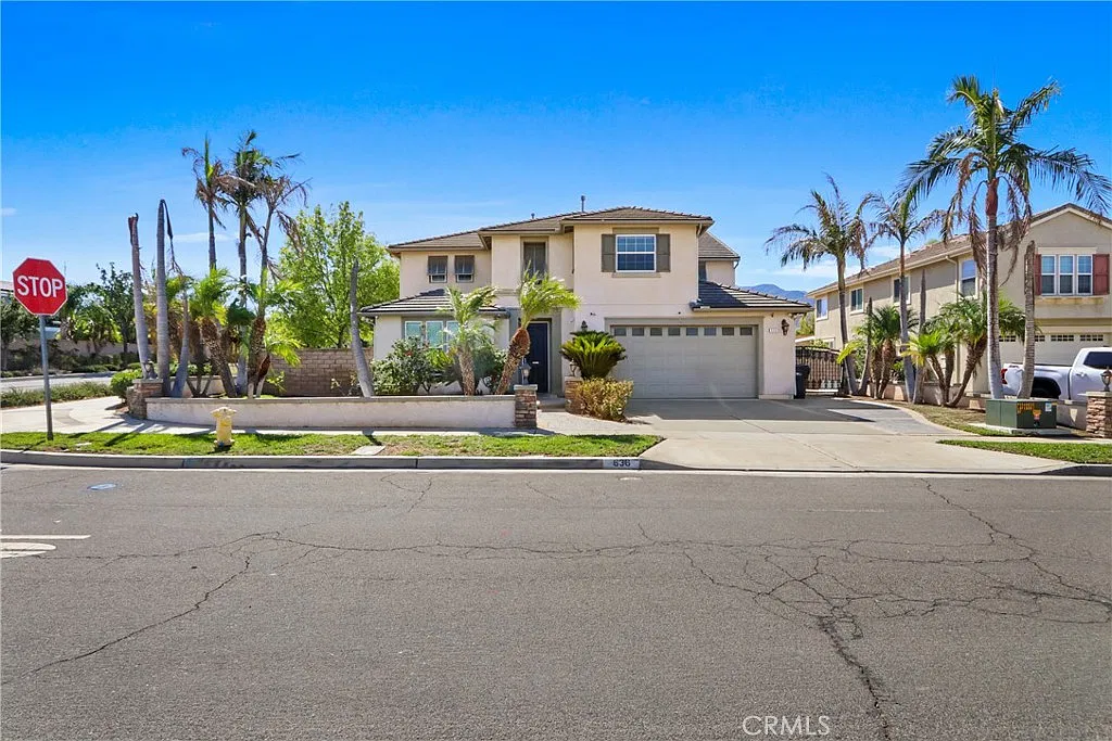 6 bed, 3.5 bath, 3563 sqft, $4,500 — Photo 2