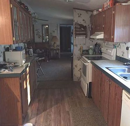 4th image of 301 Honey Ln