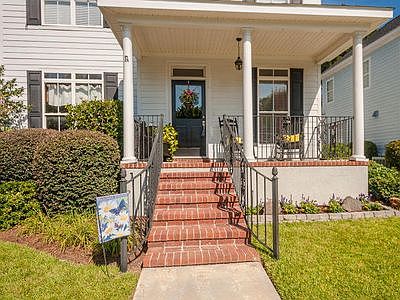 4th image of 929 Mitchell Ln