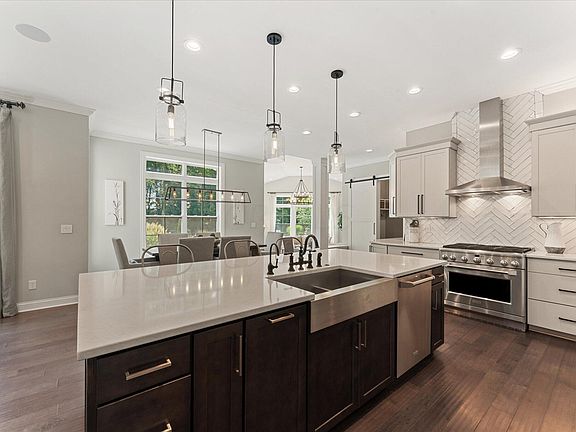 3rd image of 2964 Highland Woods Blvd