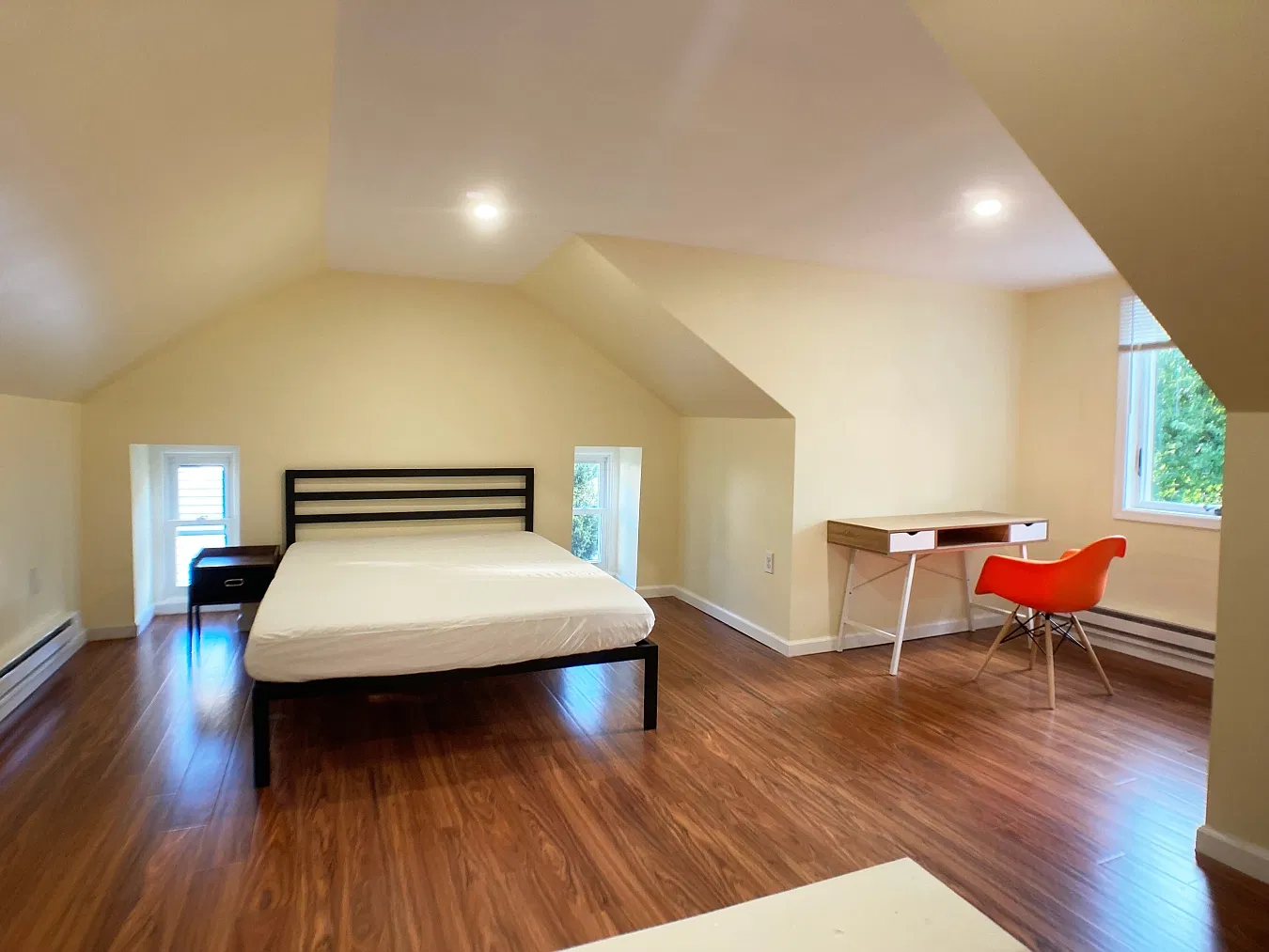 5 bed, 1900 sqft, $720 — Photo 2