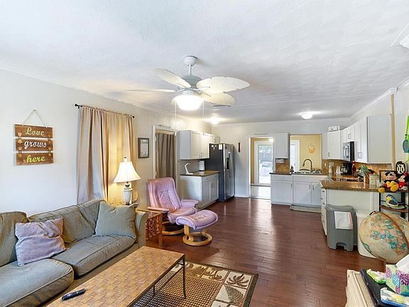 4th image of 864 41st St