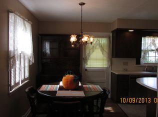 25 Canterbury Ln, New Windsor, NY 12553