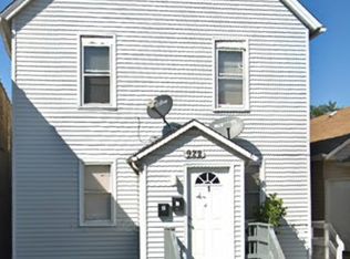 922 10th St, Waukegan, IL 60085