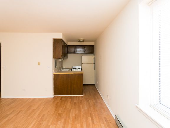 4th image of 3825 N Pine Grove Ave APT 214