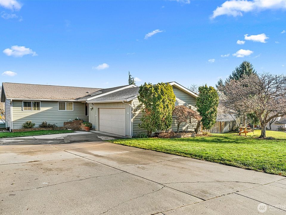 1st image of 2591 Lemaister Avenue