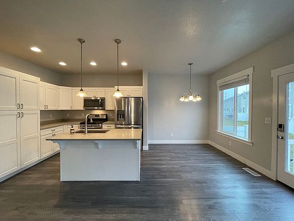 5th image of 196 W Whitewater Dr
