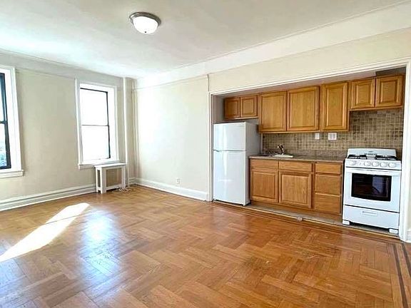2nd image of 8615 Fort Hamilton Pkwy APT B35