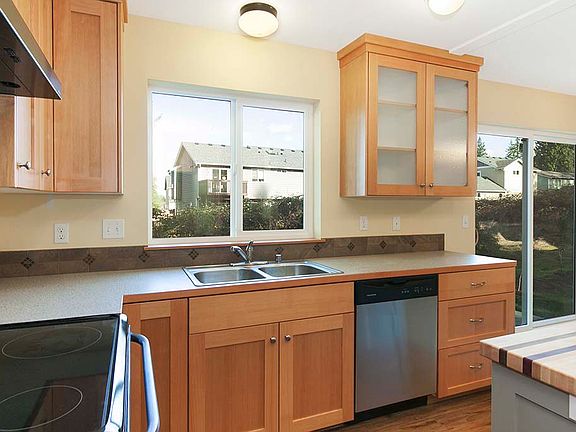 5th image of 2877 Seiford Ave SE