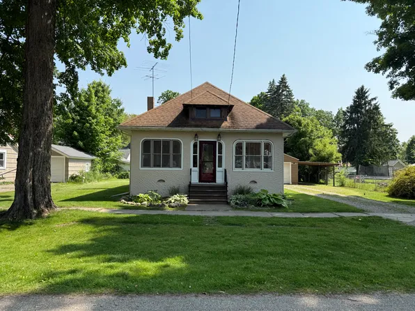 209 W Holcomb St, Athens, MI 49011