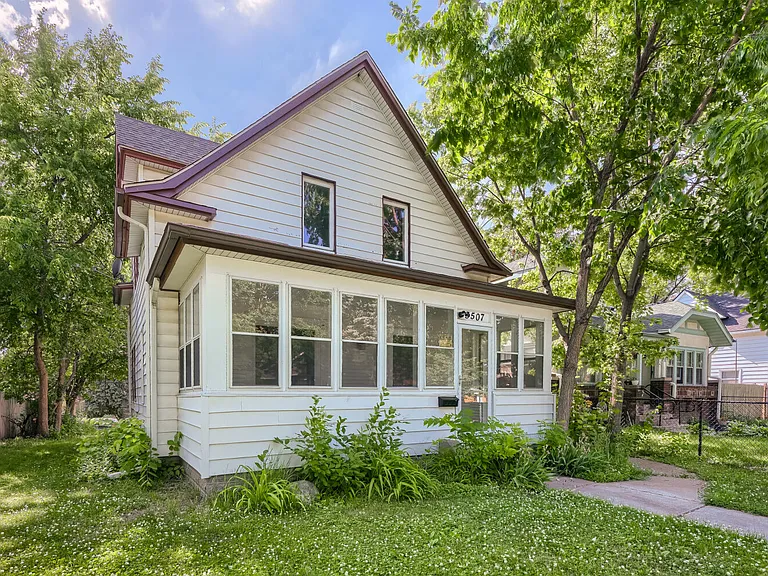 3507 Newton Ave N — Photo 3