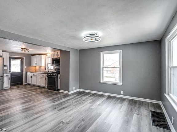 4th image of 3949 Beck Ave