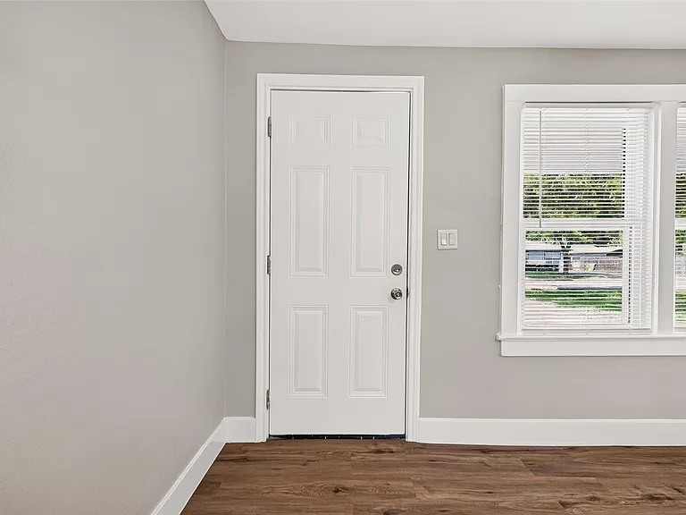 1213 Allen St — Photo 4
