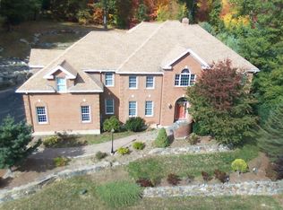 29 Coachman Ridge Rd, Shrewsbury, MA 01545