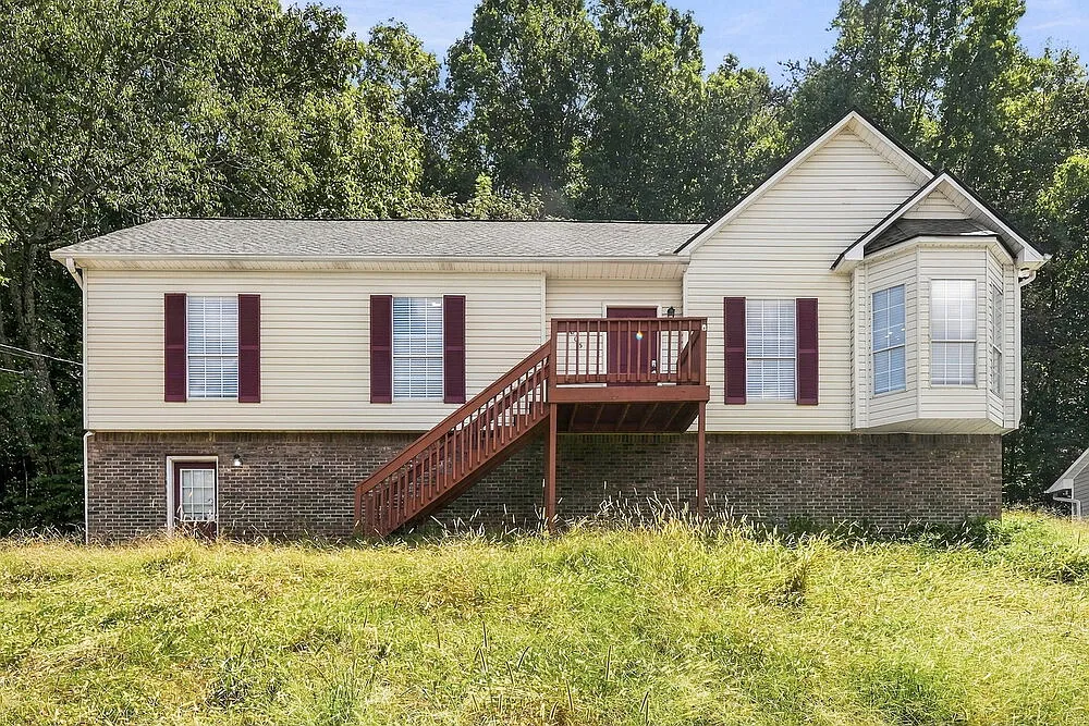 3 bed, 2.0 bath, 1332 sqft, $1,525 — Photo 1