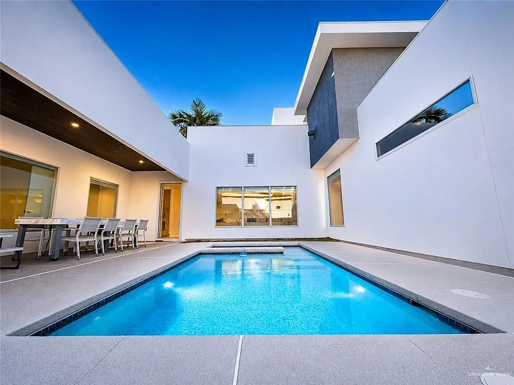 4 bed, 3.5 bath, 2232 sqft, $2,900 — Photo 3