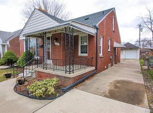 15320 Sprenger Ave, Eastpointe, MI 48021